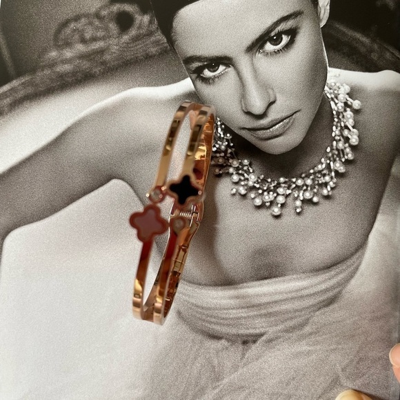 New - rose gold tone  clover 🍀 bracelet - Picture 4 of 4